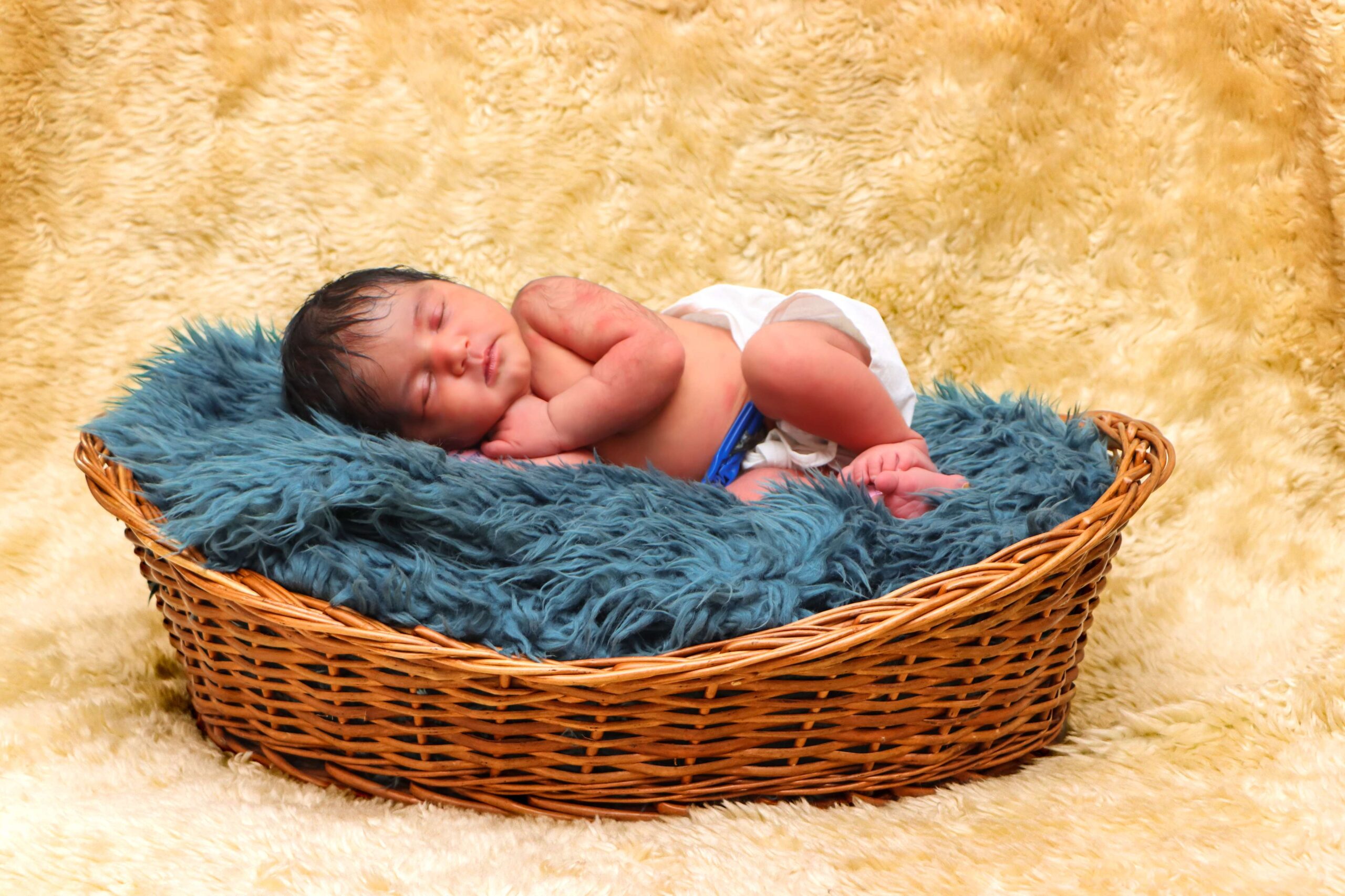 Newborn bab, sleeping in soft light – professional studio photography